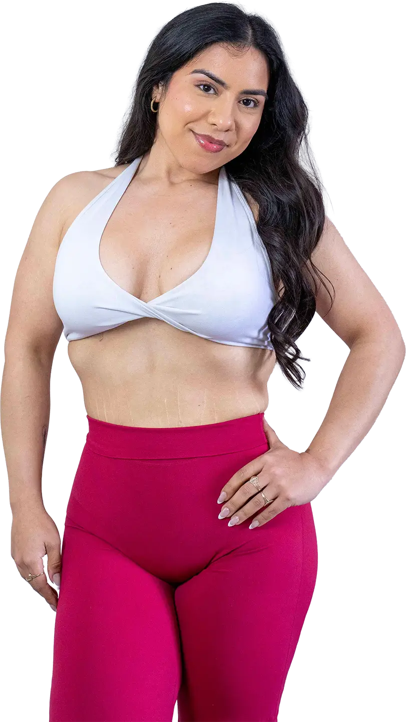 Eli Lopez online coach posing in fitness apparel
